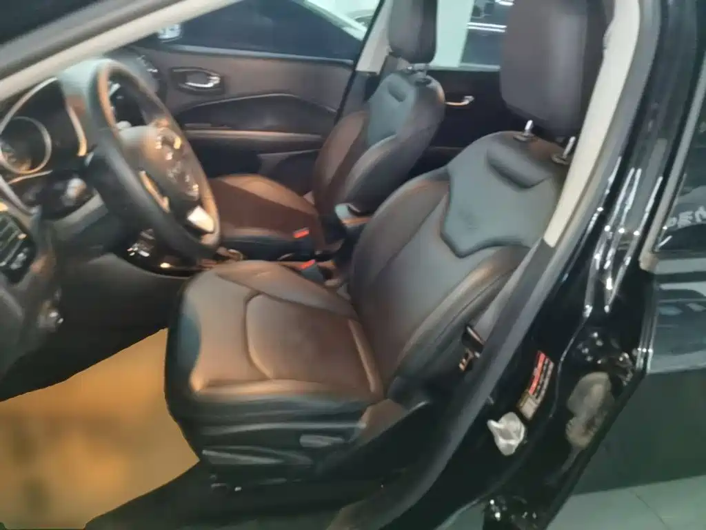 Jeep Compass — миниатюра 15