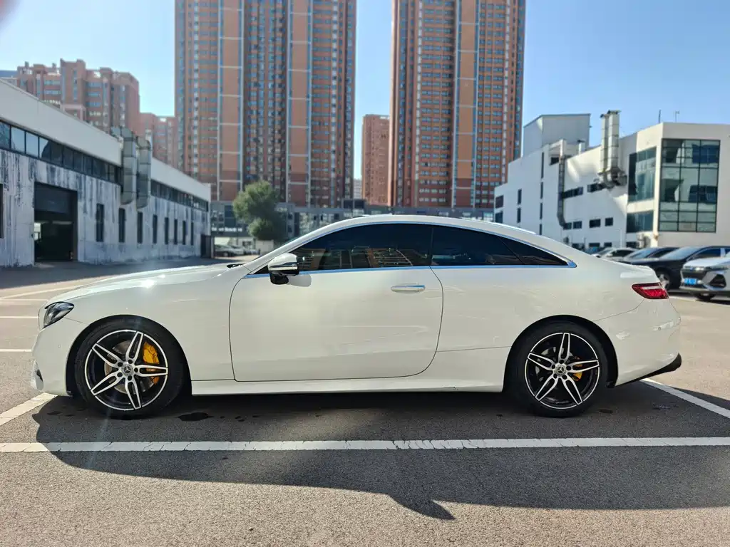 Mercedes-Benz E-Class (Import) — миниатюра 4