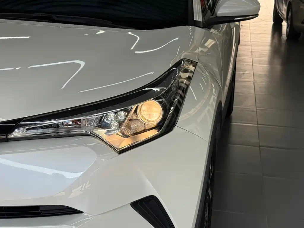 TOYOTA C HR