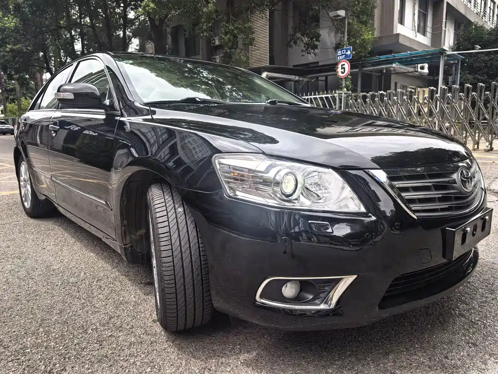 Toyota Camry — миниатюра 3