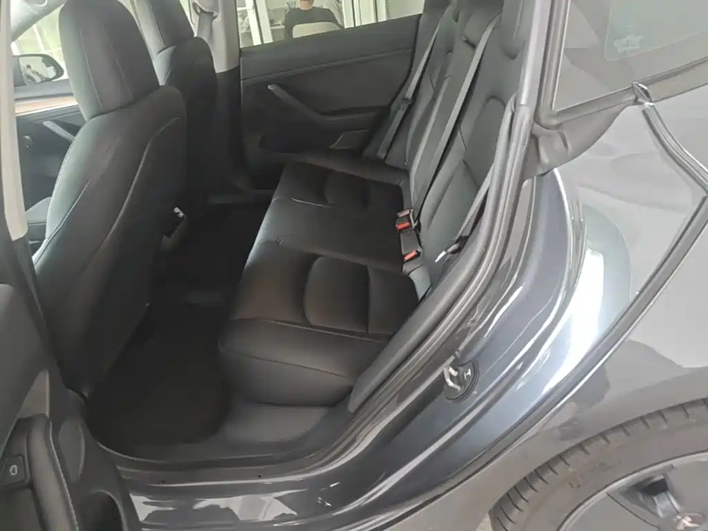 Tesla Model 3 — миниатюра 17