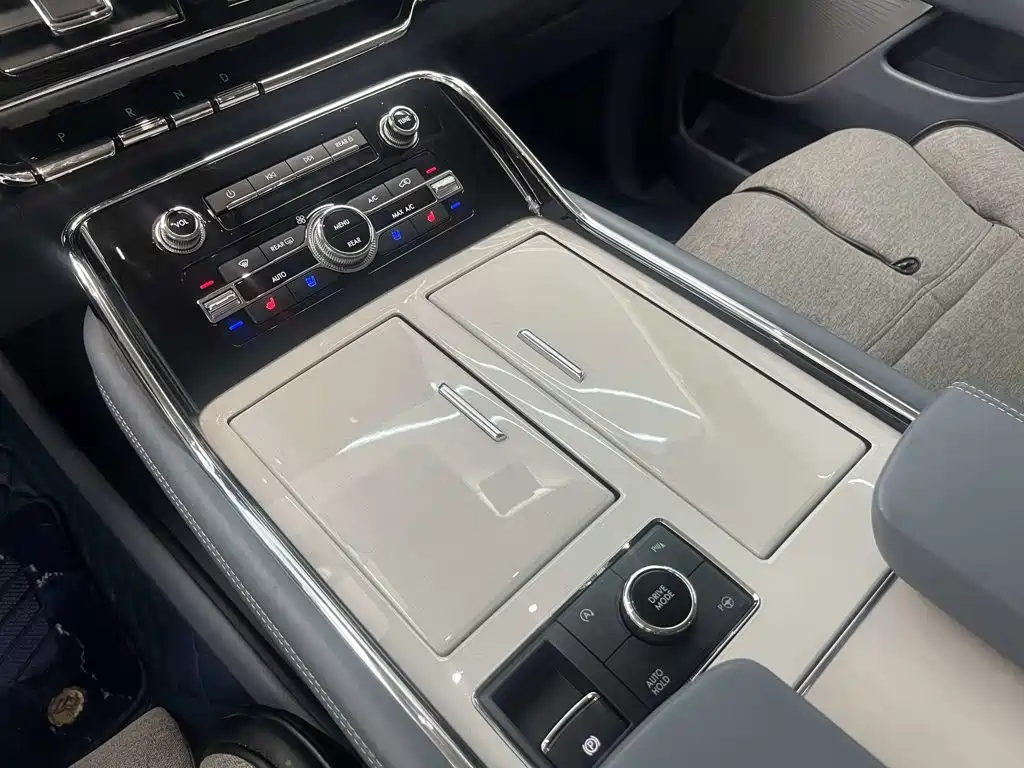 Lincoln Navigator — миниатюра 29