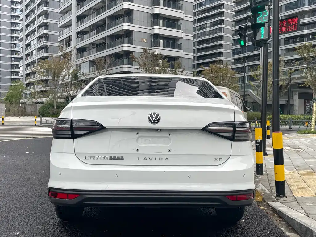 Volkswagen Lavida — миниатюра 5