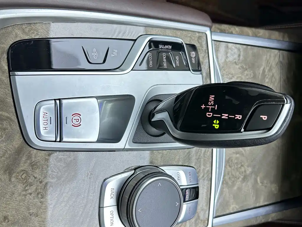 BMW 7 Series — миниатюра 16