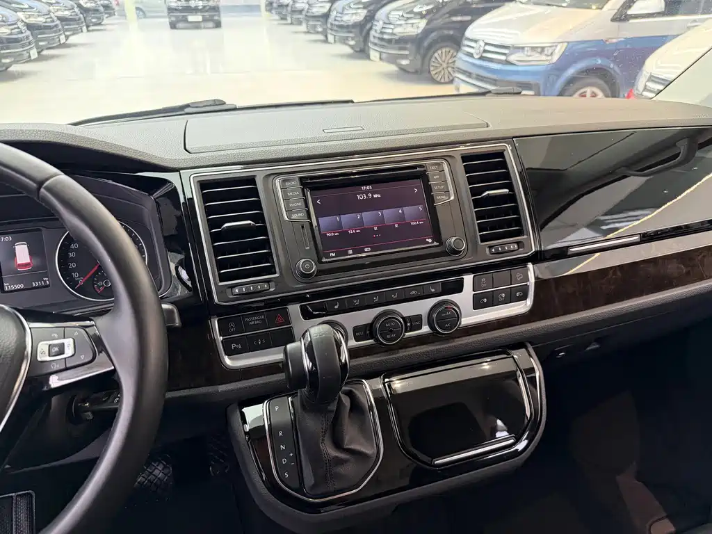 Volkswagen Multivan — миниатюра 9