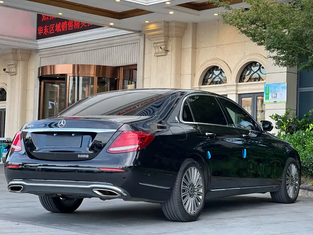 MERCEDES-BENZ E CLASS