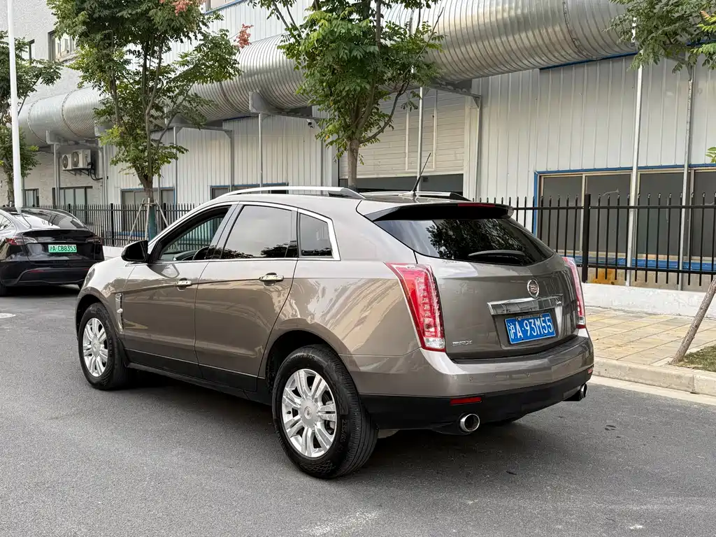 Cadillac SRX — миниатюра 11