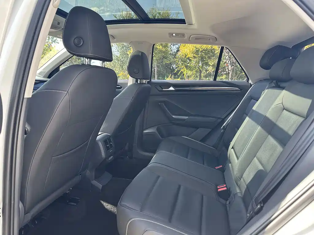 Volkswagen T-Roc — миниатюра 9