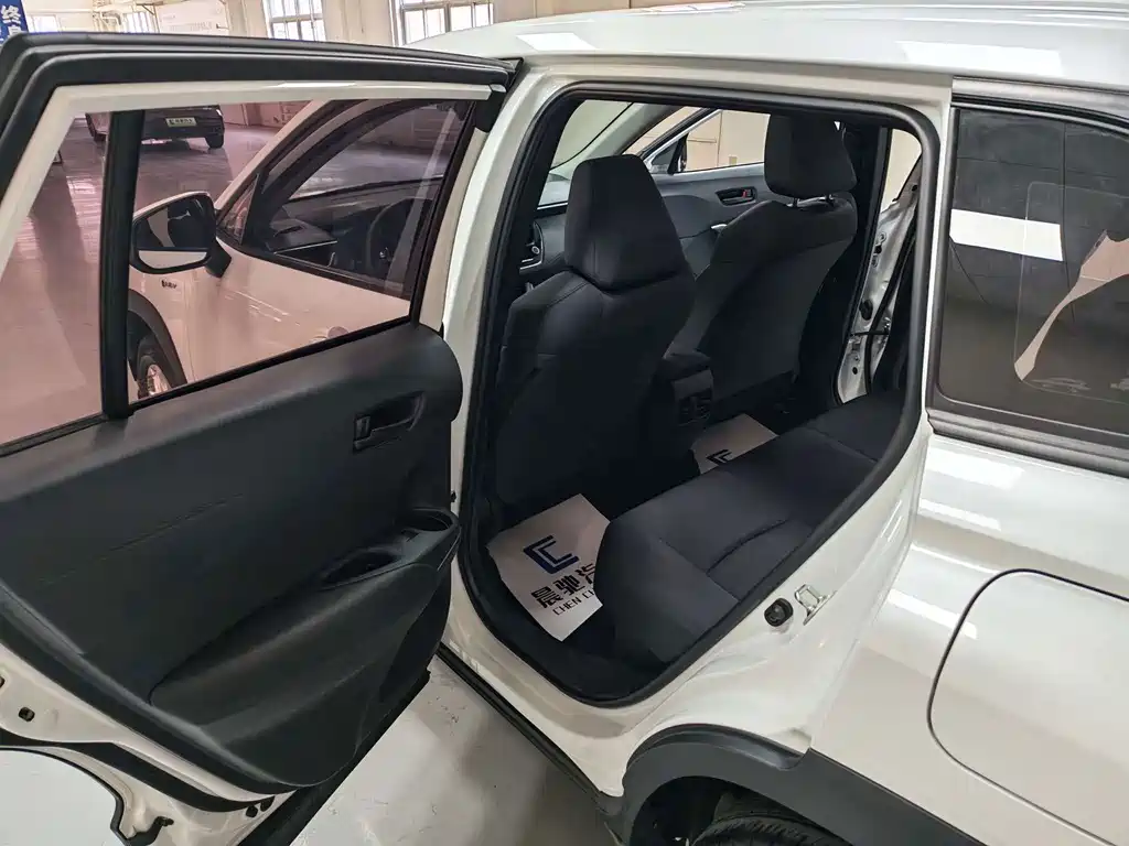 Toyota Corolla Cross — миниатюра 13