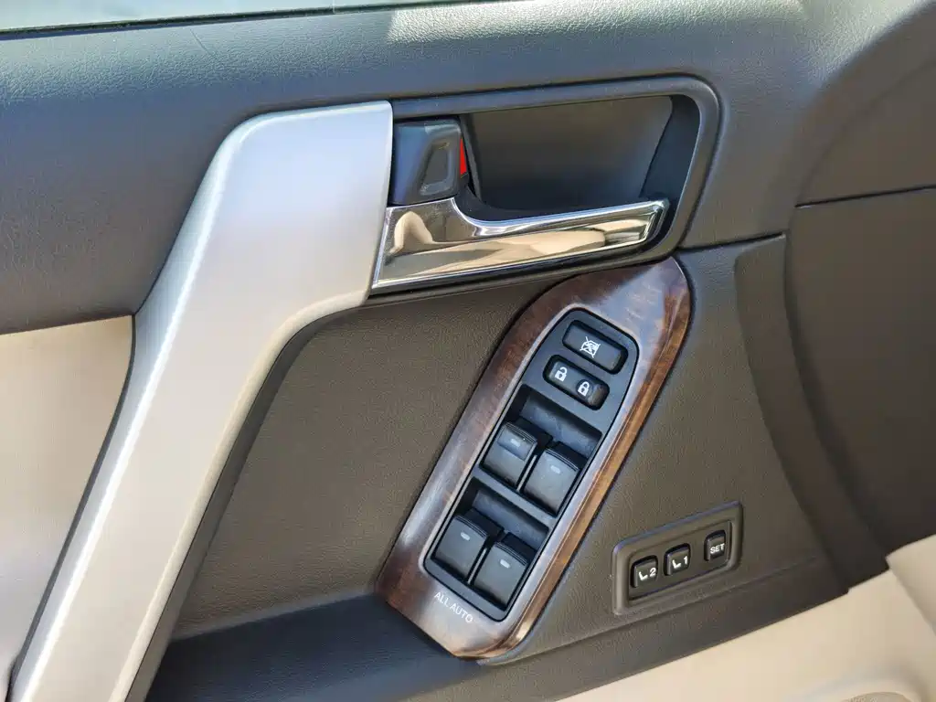 Toyota Prado — миниатюра 17