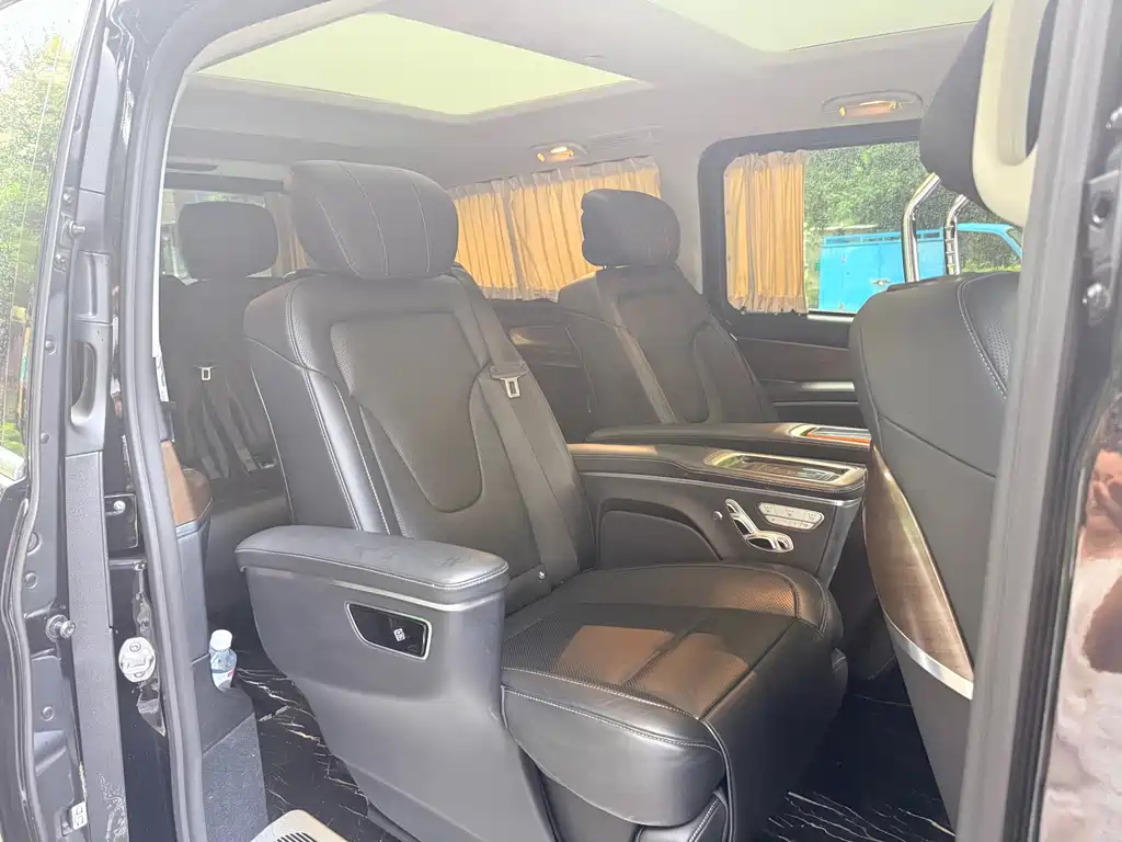 Mercedes-Benz V-Class — миниатюра 23