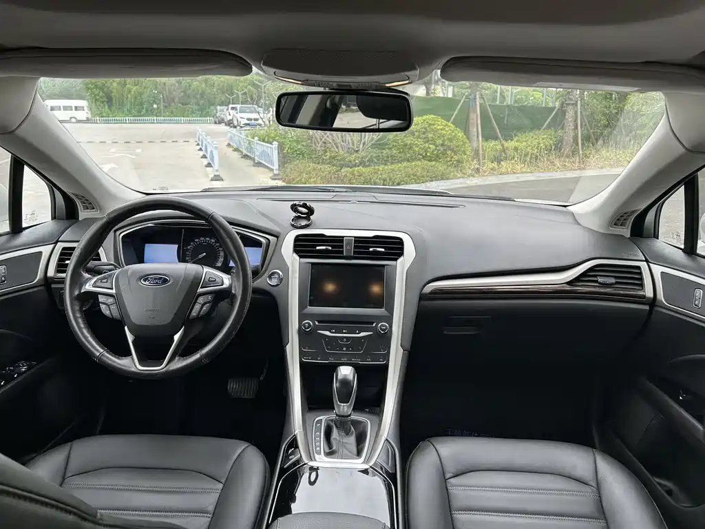 Ford Mondeo 2013 2.0L GTDi200 Luxury
