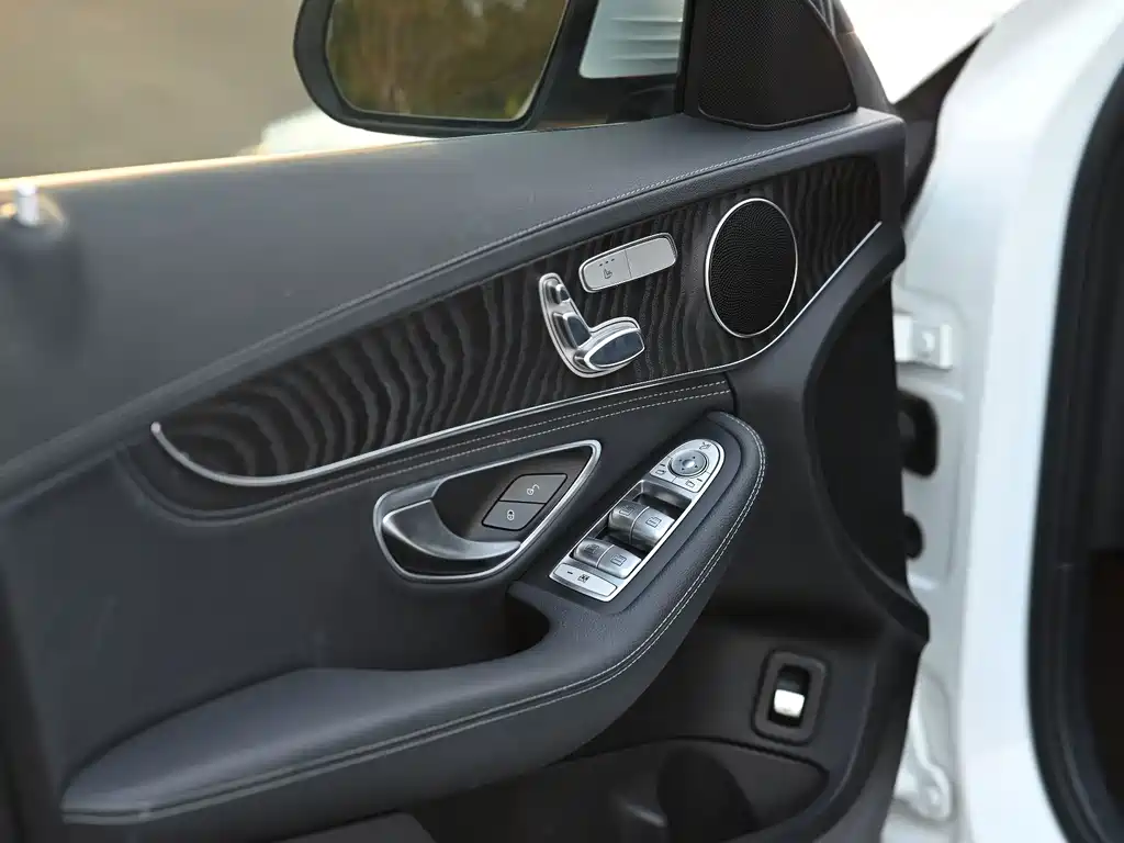 Mercedes-Benz C-Class — миниатюра 11