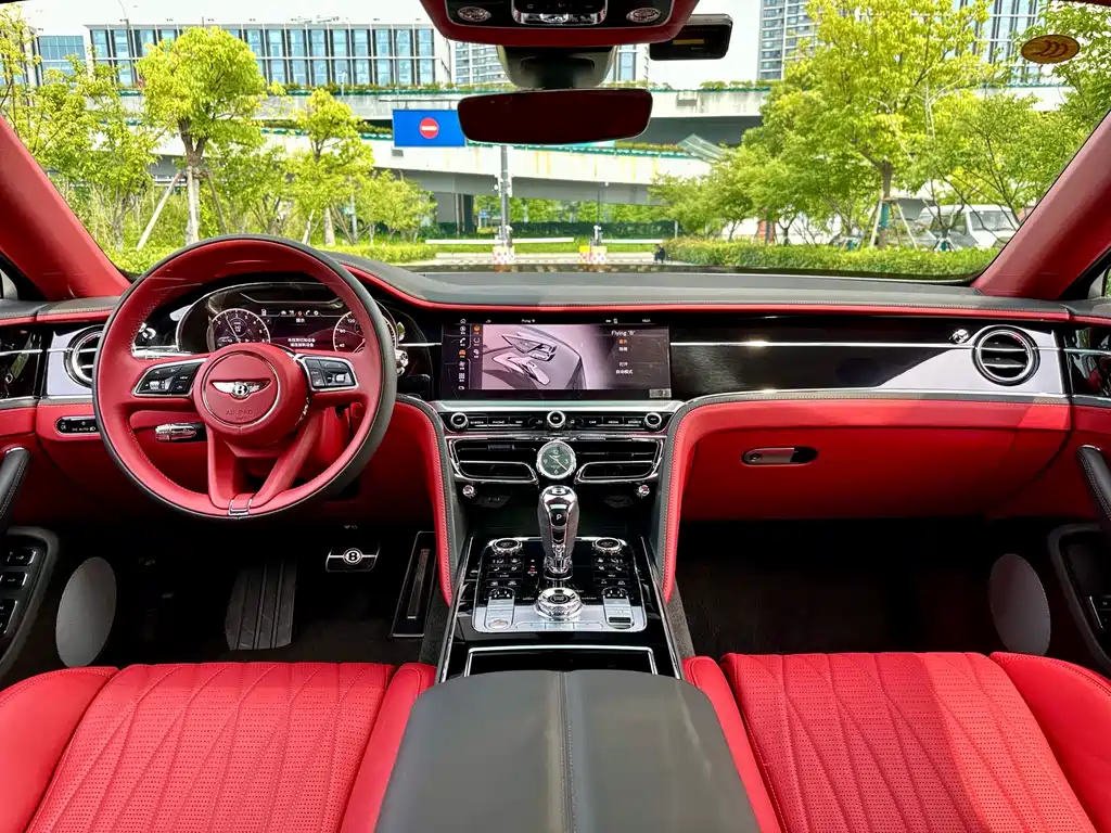Bentley Flying Spur PHEV — миниатюра 18