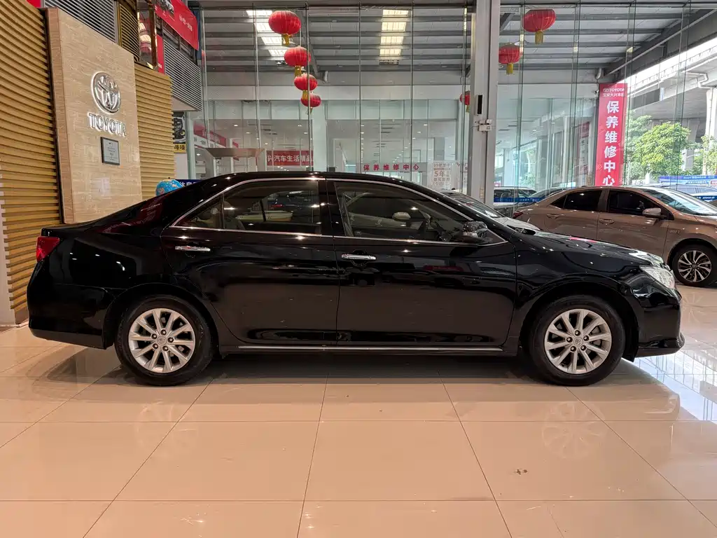 Toyota Camry — миниатюра 5