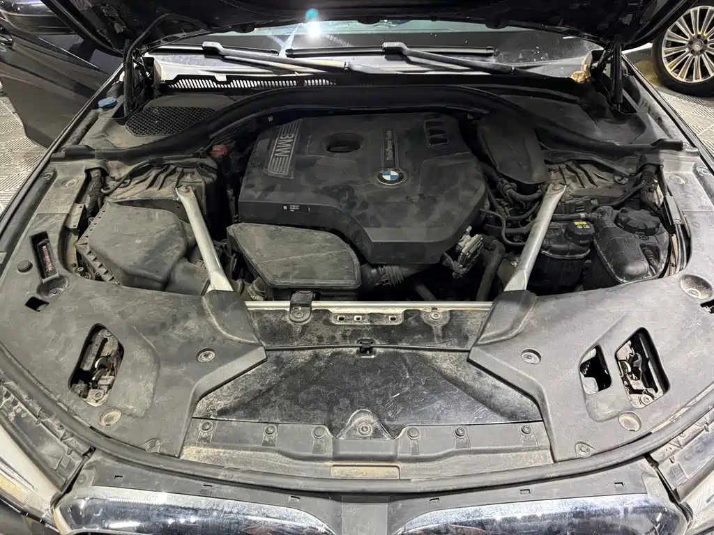 BMW 5 Series — миниатюра 11