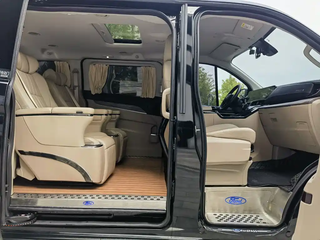 Ford Tourneo — миниатюра 11