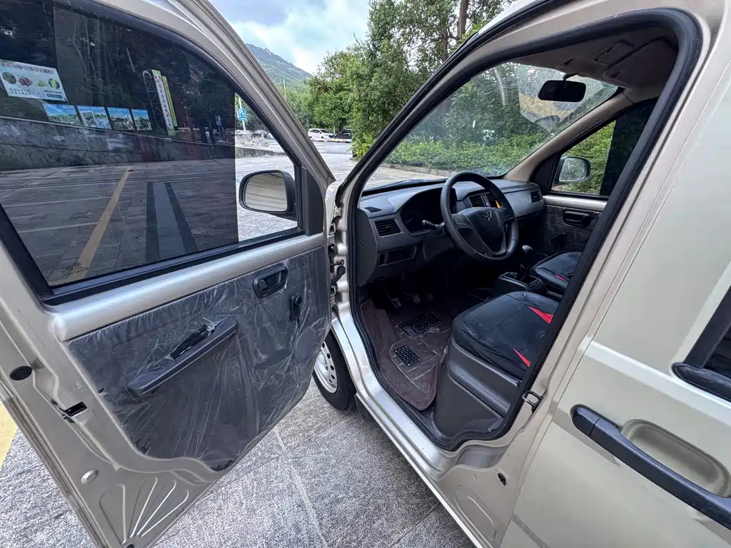 Wuling Rongguang — миниатюра 10