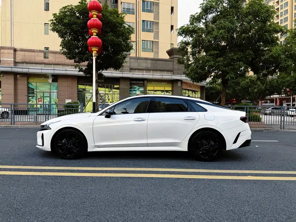 Kia K5 — миниатюра 10