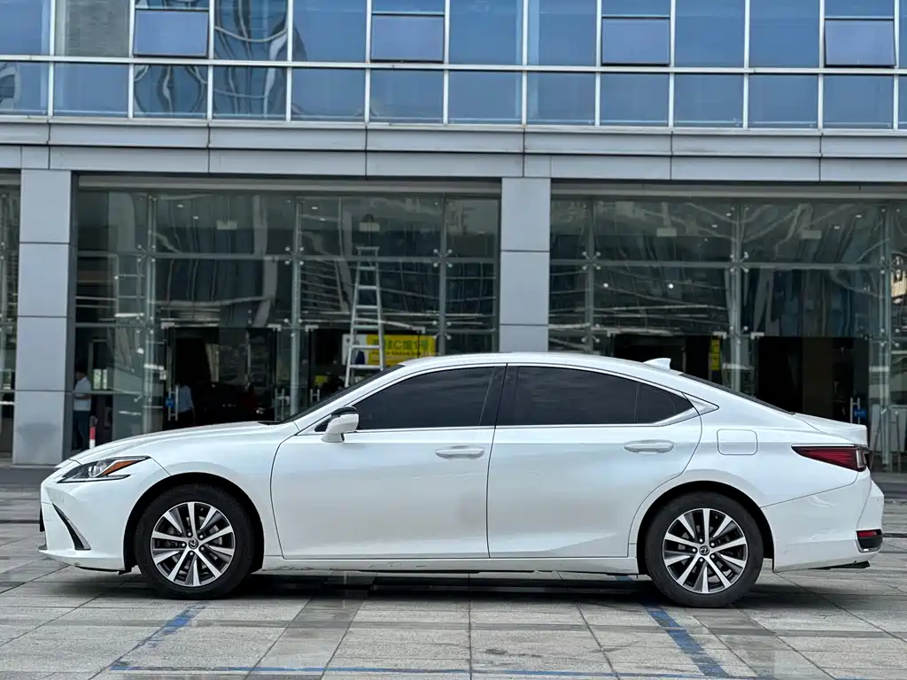 Lexus ES — миниатюра 7