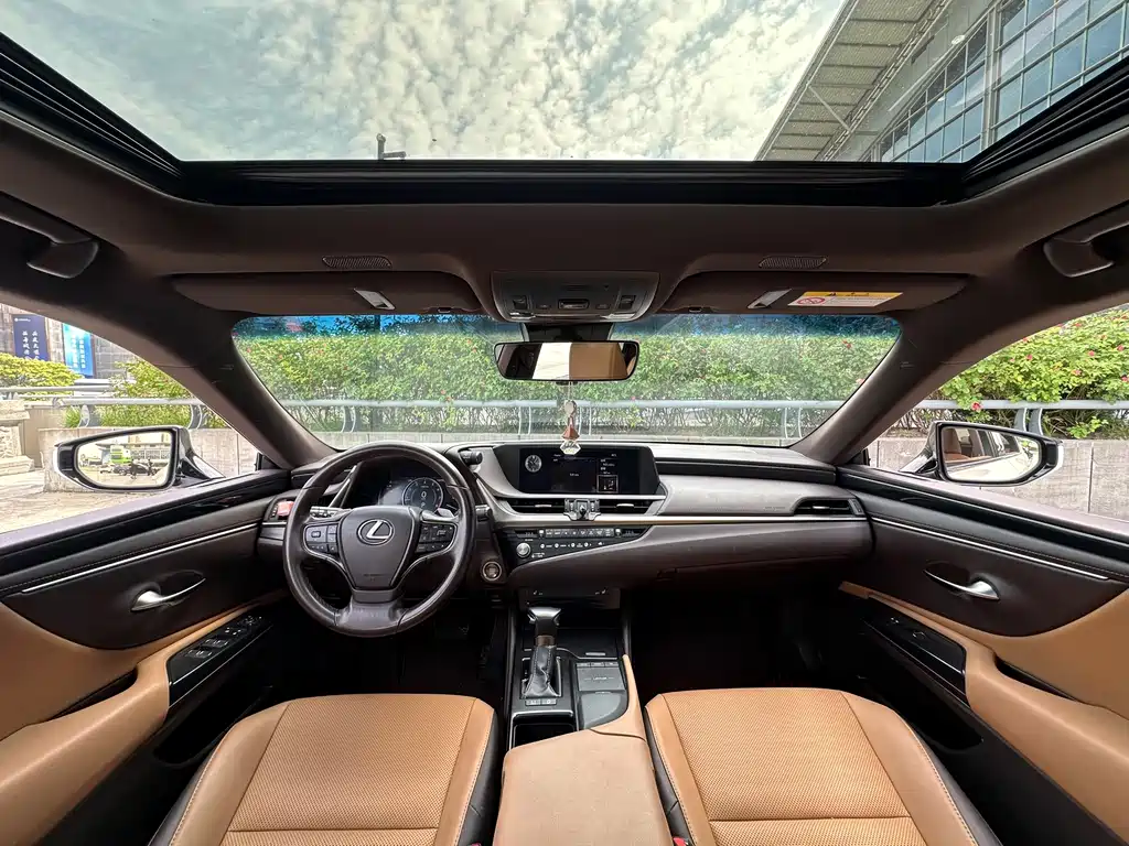 Lexus ES — миниатюра 9