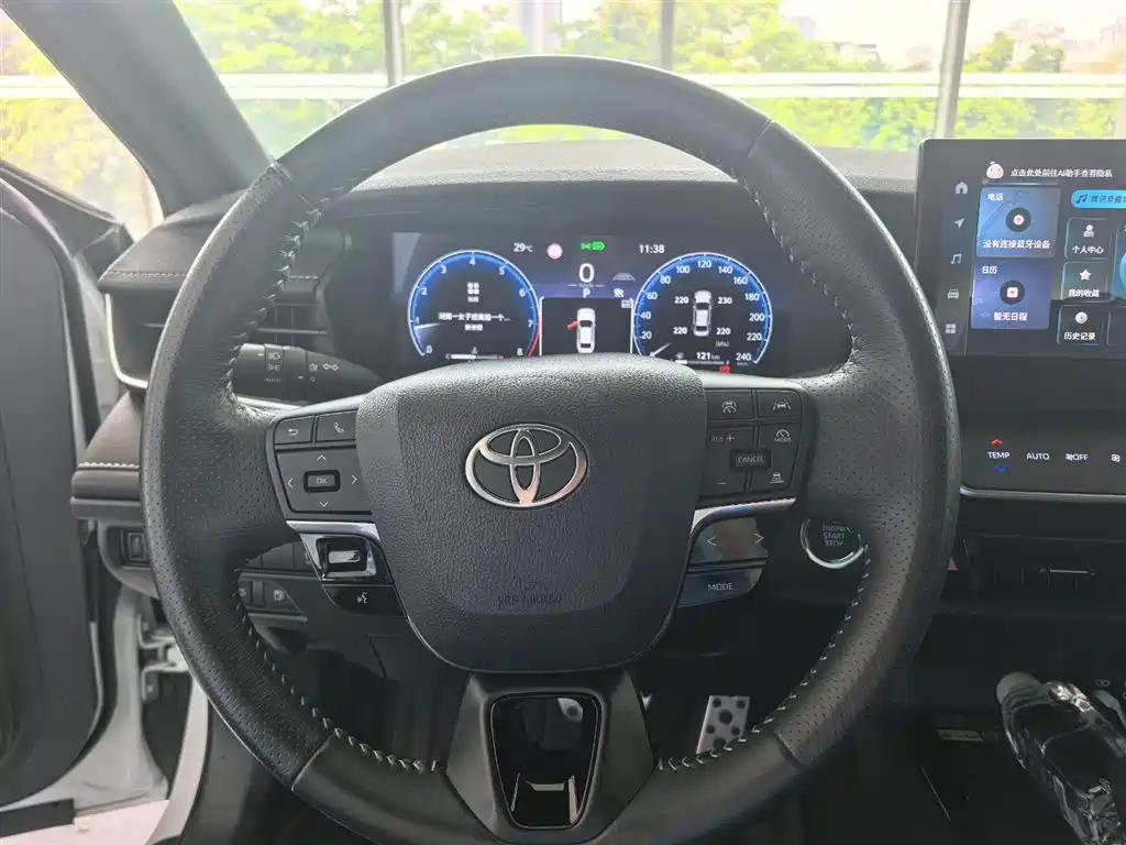 Toyota Camry — миниатюра 8