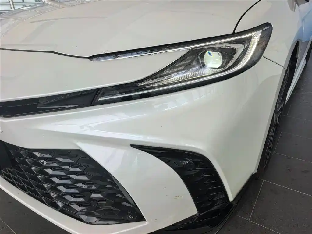 Toyota Camry — миниатюра 16