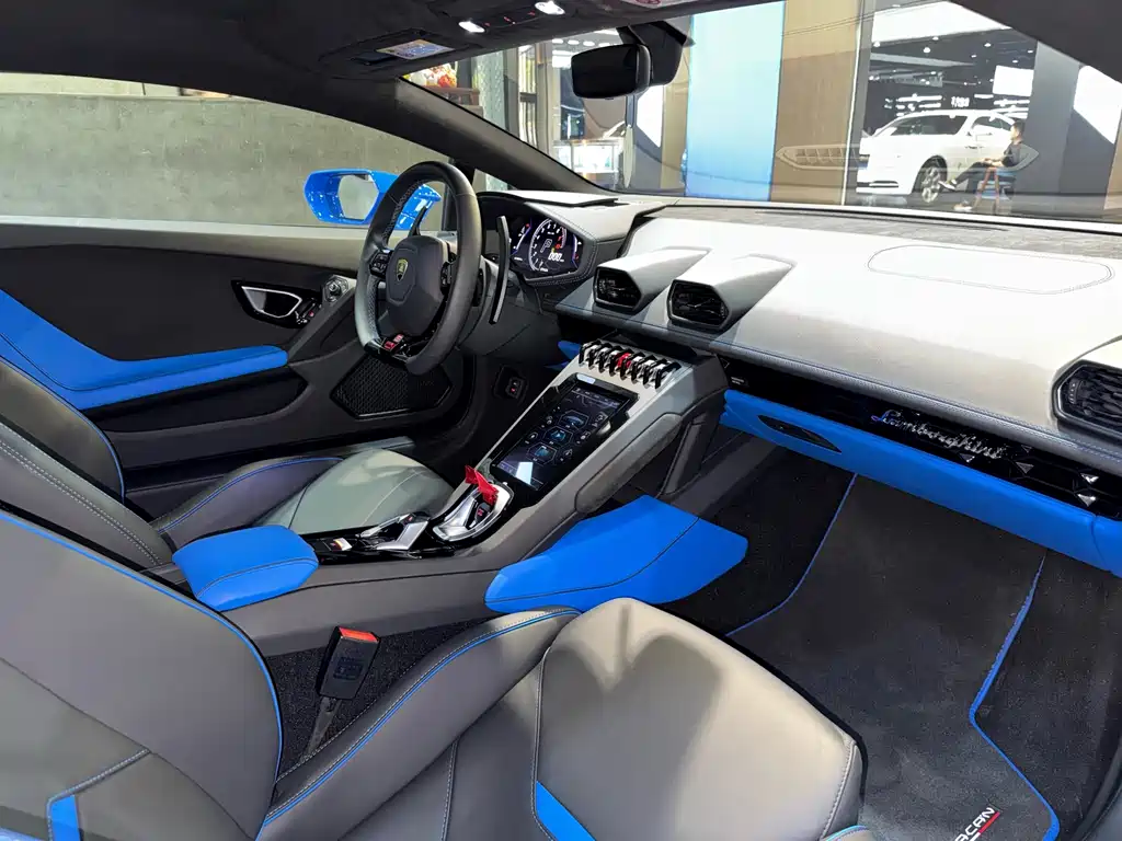 LAMBORGHINI HURACÁN