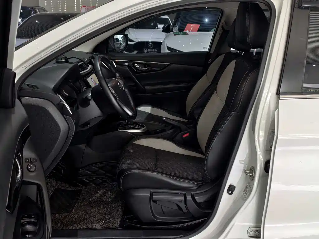 Nissan Qashqai 2016 2.0L CVT Luxury