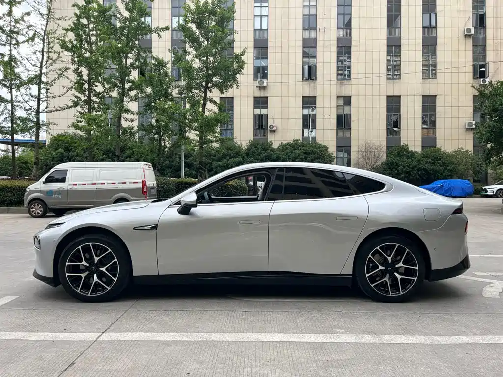 XPeng P7 — миниатюра 18
