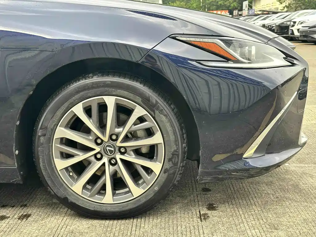 Lexus ES — миниатюра 18