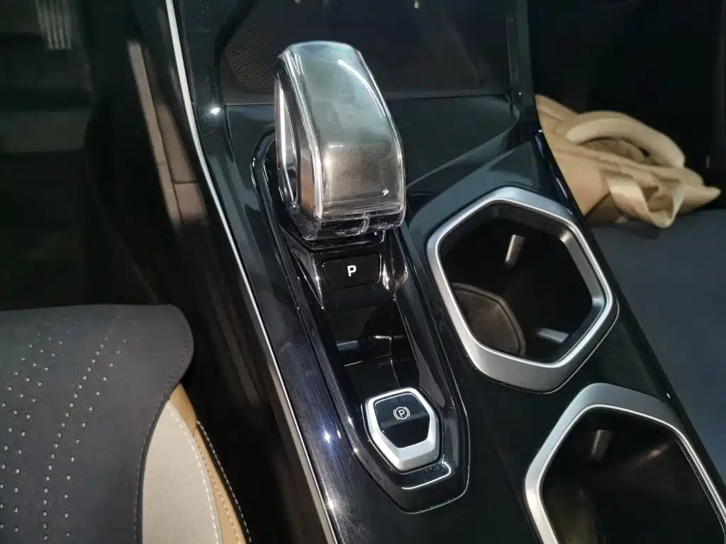 Geely Boyue L — миниатюра 14