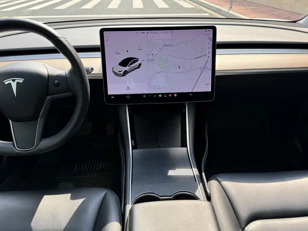 Tesla Model 3 — миниатюра 12