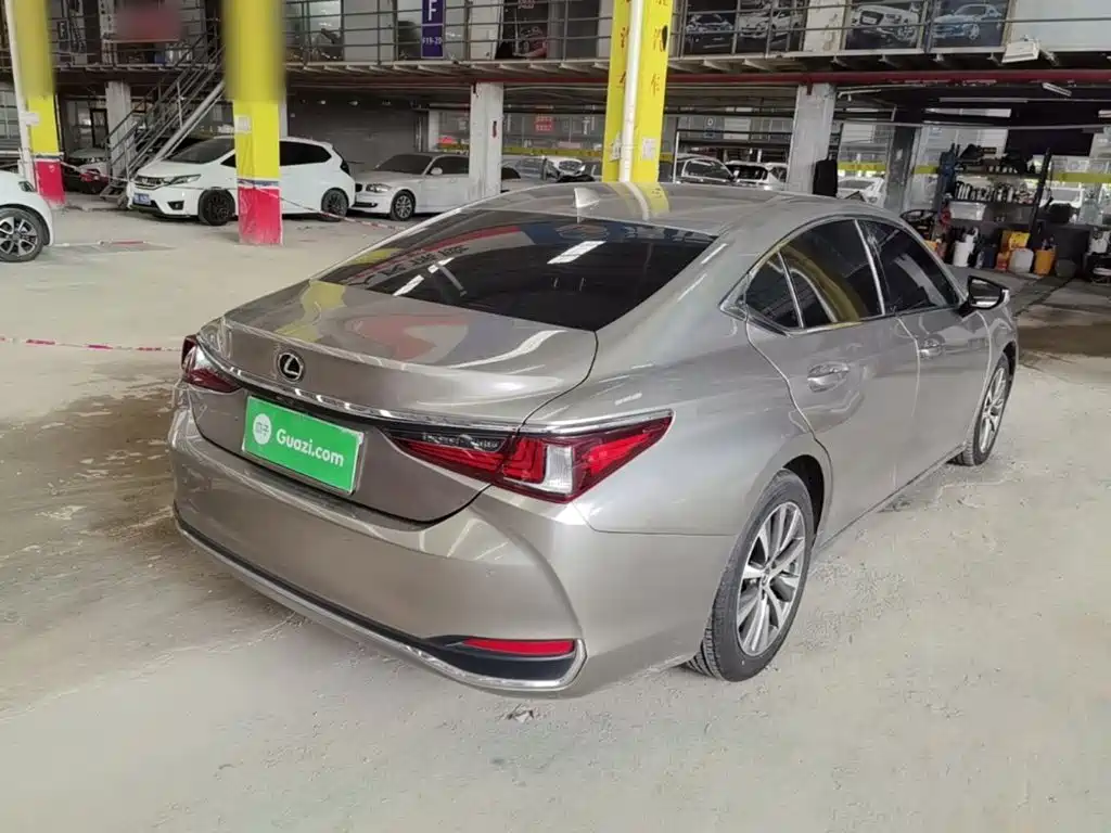 Lexus ES — миниатюра 7