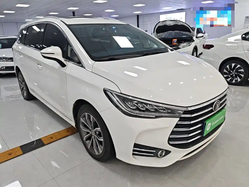 BYD MAX — миниатюра 4