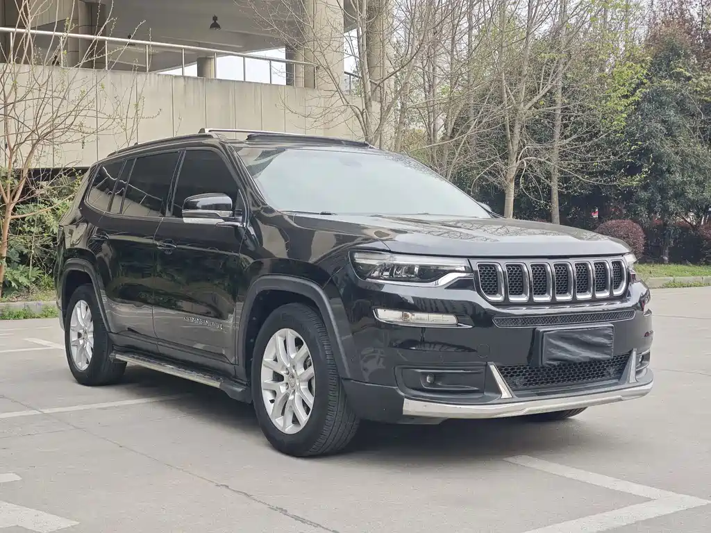 Jeep Commander — миниатюра 3