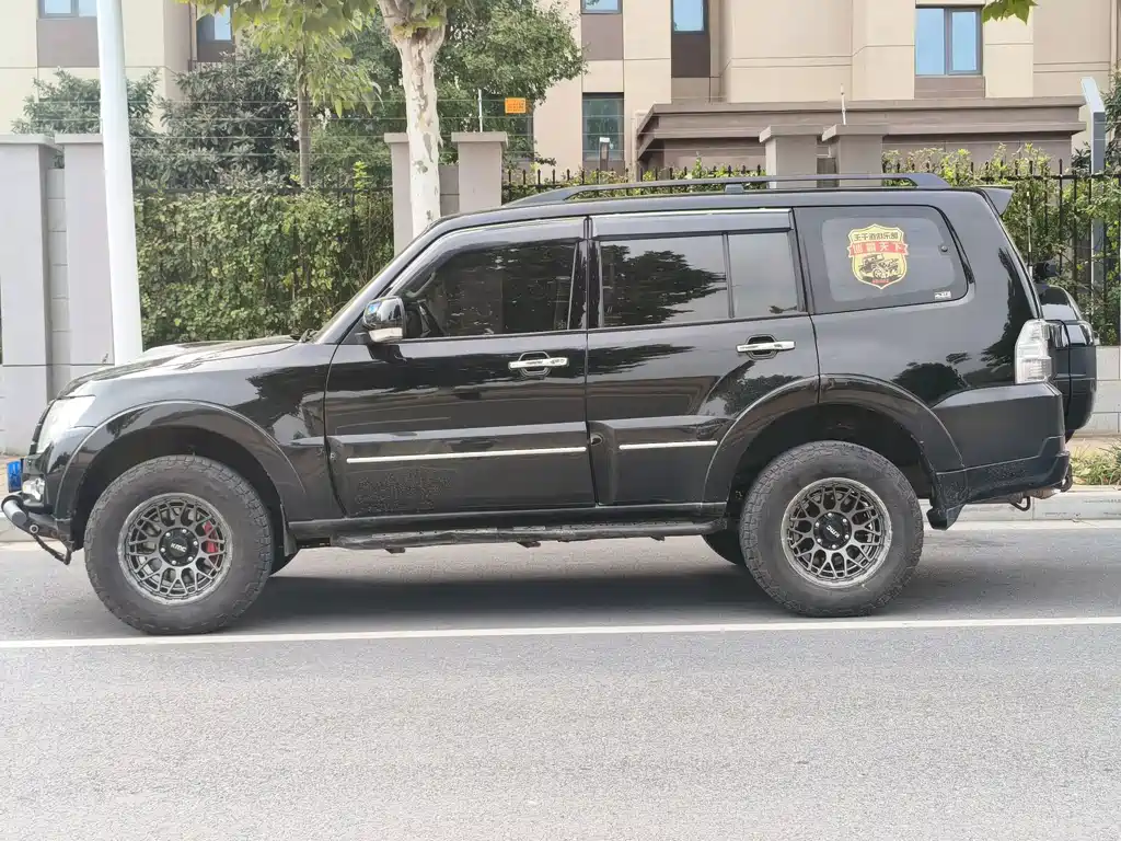 Mitsubishi Pajero (Import) — миниатюра 4