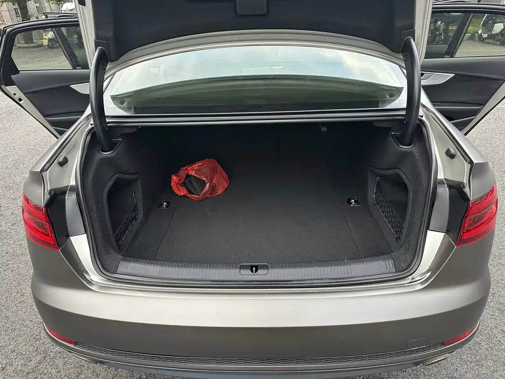 Audi A4L — миниатюра 12