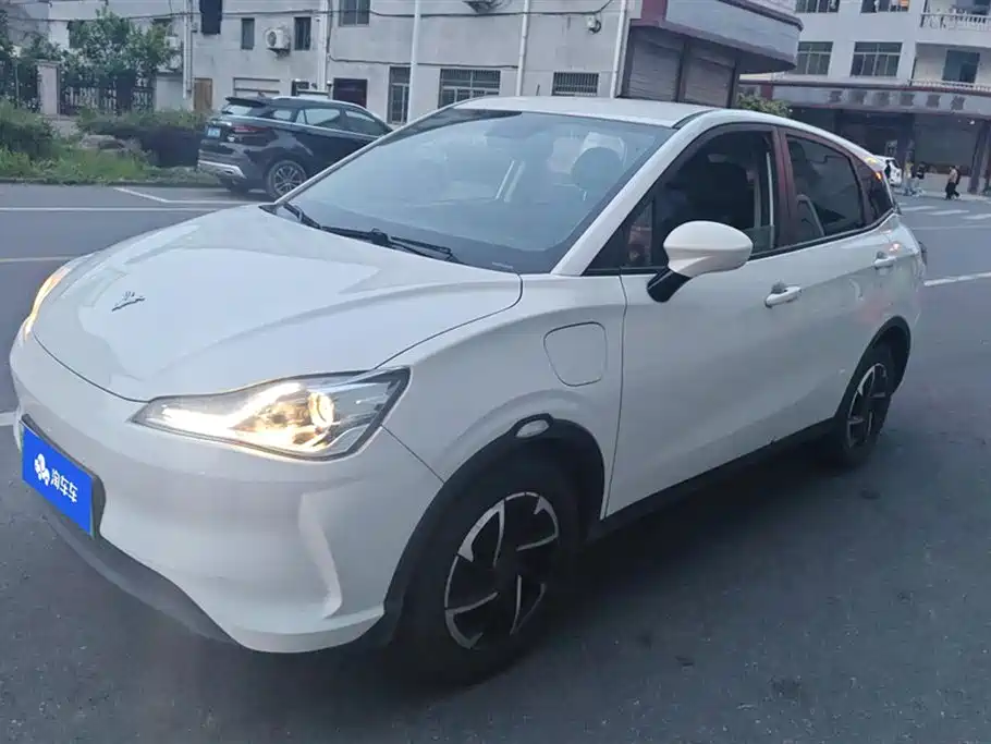 Neta Neta V 2022