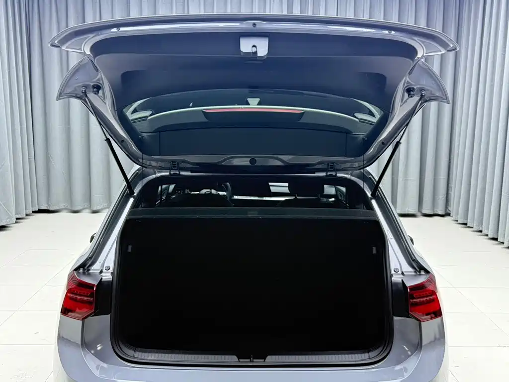 Volkswagen Golf — миниатюра 18