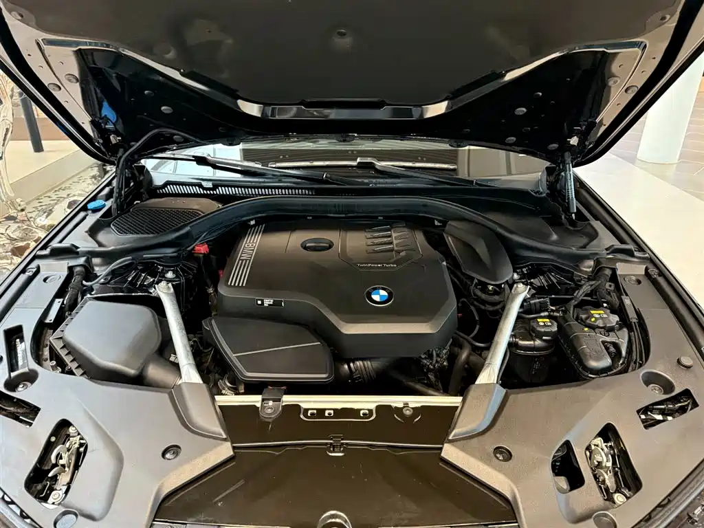 BMW 5 Series — миниатюра 13