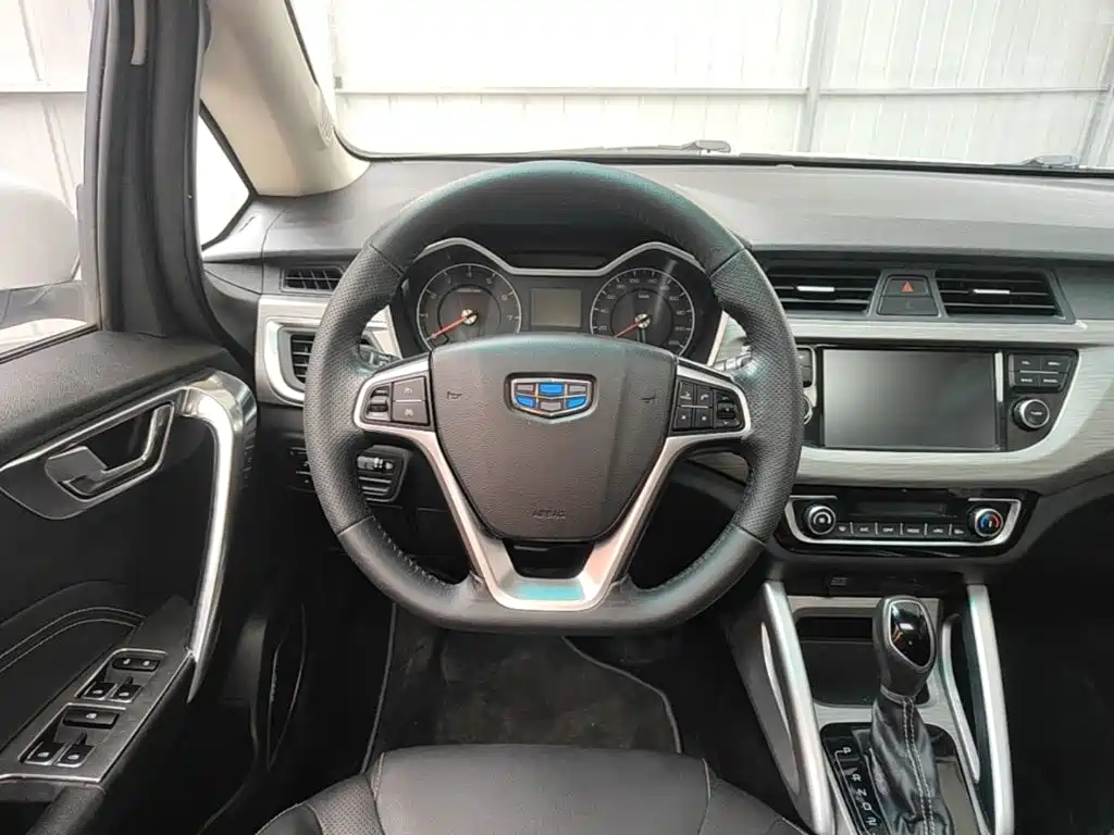 Geely Vision X3 — миниатюра 11