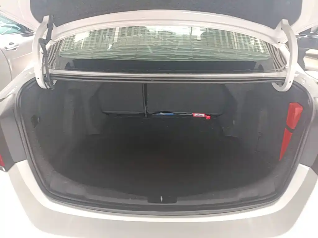 Chevrolet Cruze — миниатюра 19