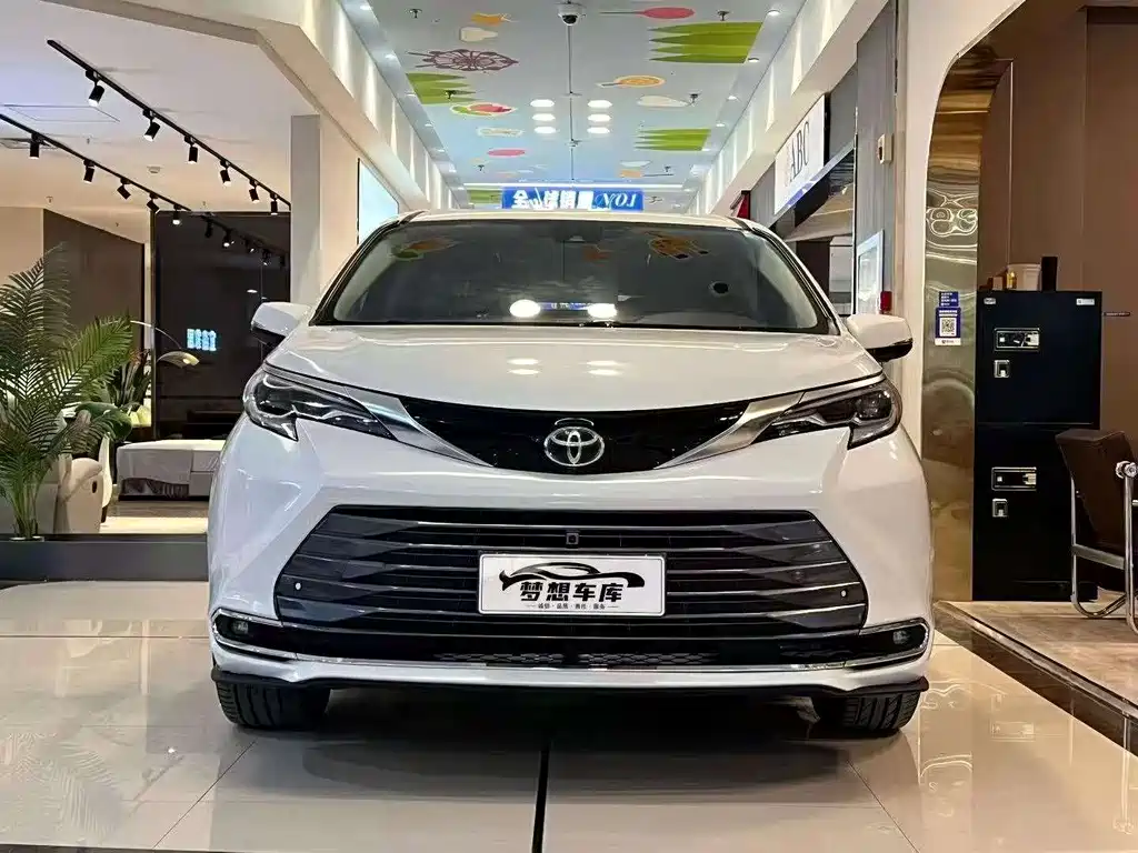 TOYOTA SIENNA