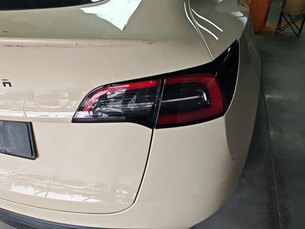 Tesla Model Y — миниатюра 8