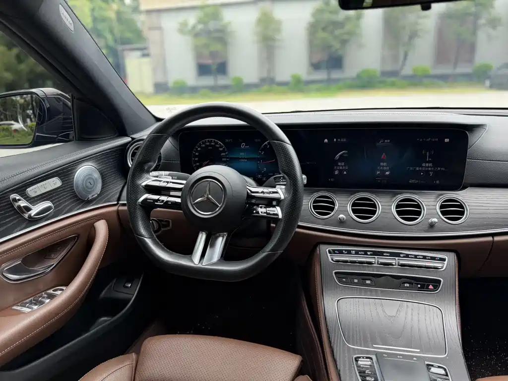 Mercedes-Benz E-Class — миниатюра 10