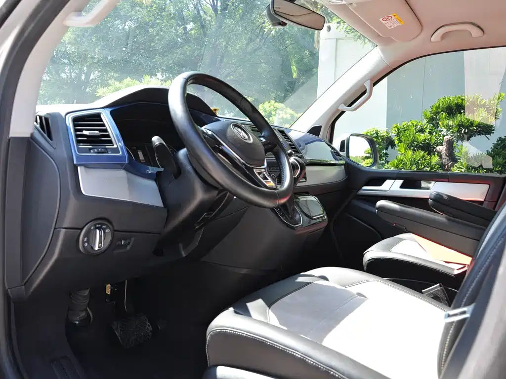 Volkswagen Multivan — миниатюра 6