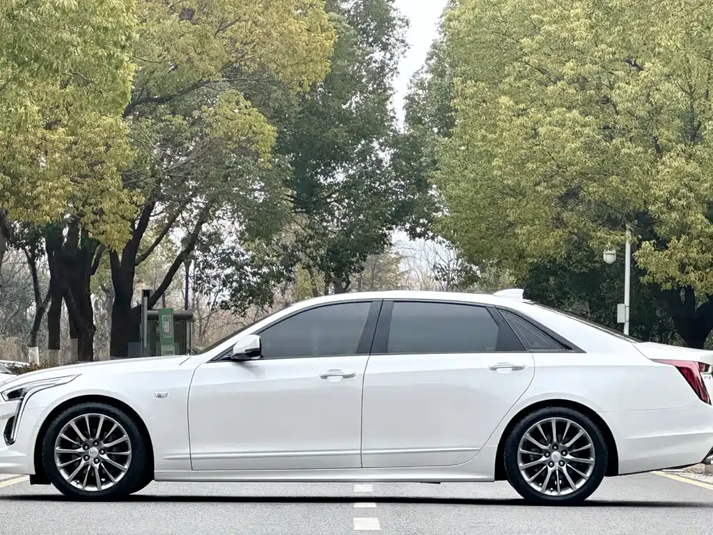 Cadillac CT6 2022 28T