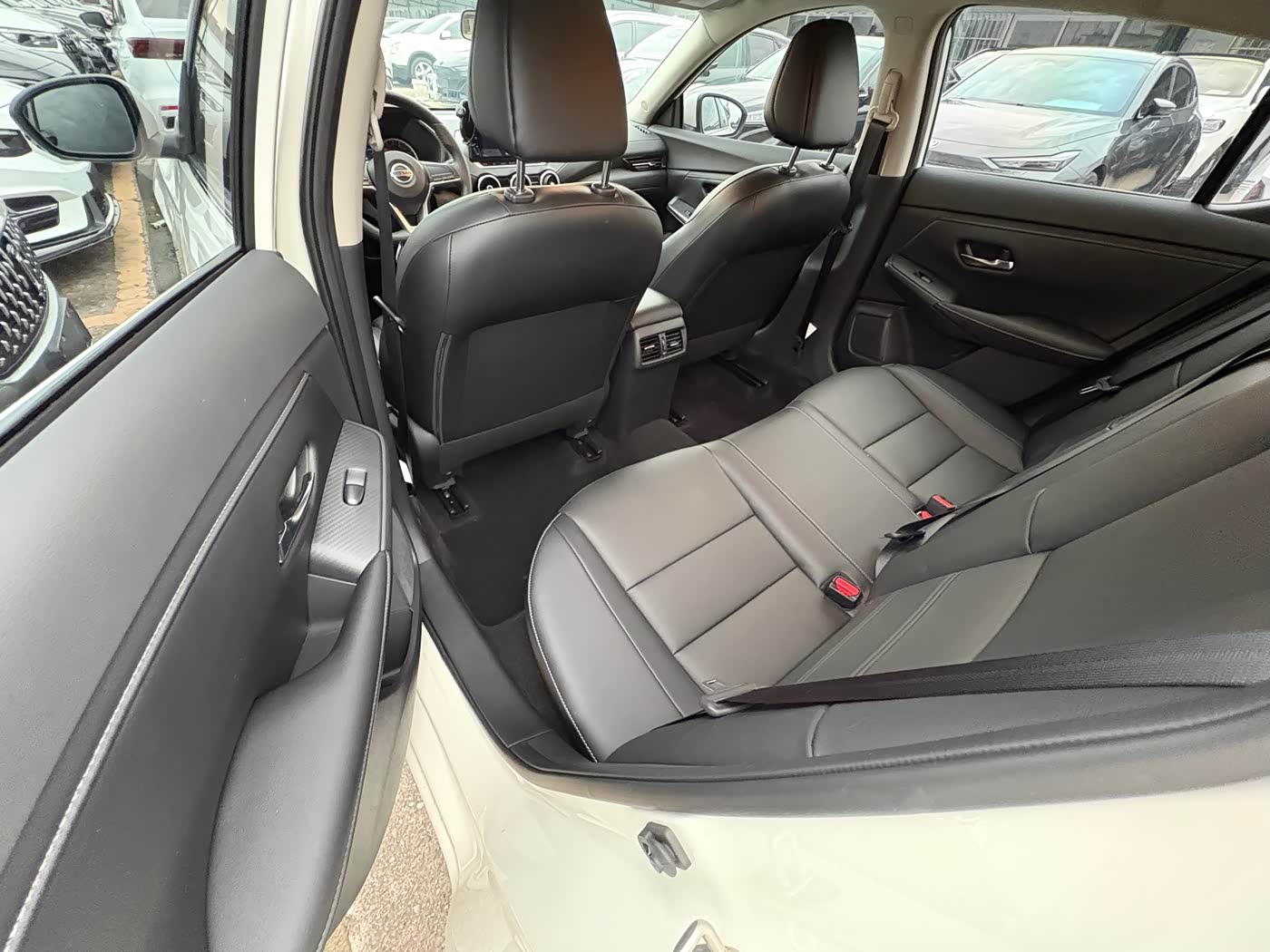 Nissan Sylphy 1.6 л 2023 г. Белый, пробег 13000 км