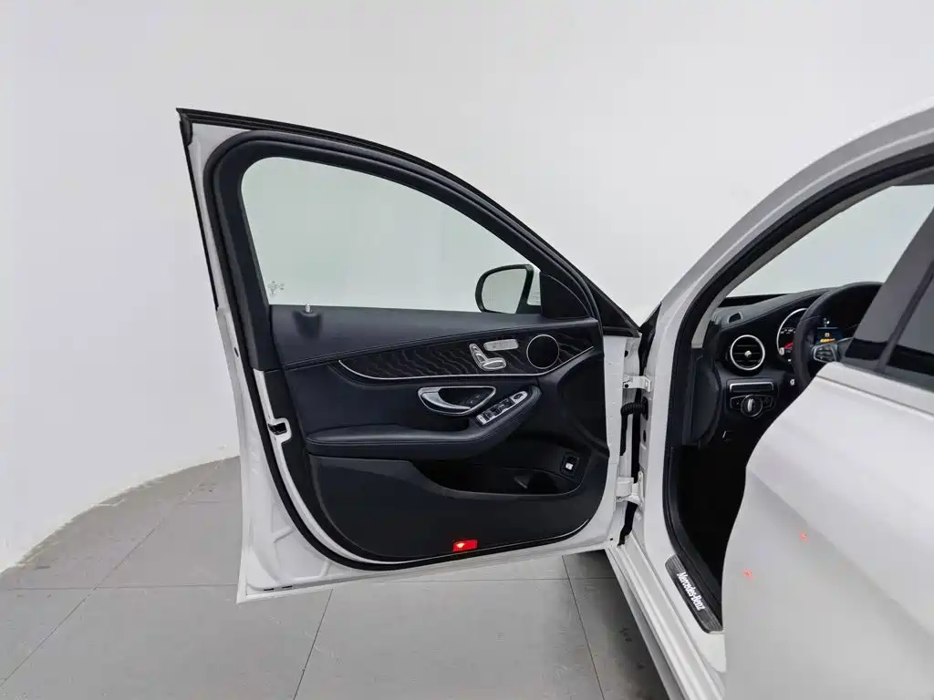 Mercedes-Benz C-Class — миниатюра 8